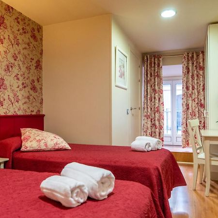 Hostal Matheu Madrid Buitenkant foto