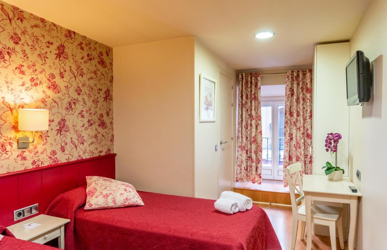 Hostal Matheu Madrid Buitenkant foto
