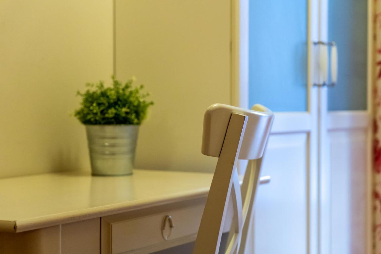 Hostal Matheu Madrid Buitenkant foto