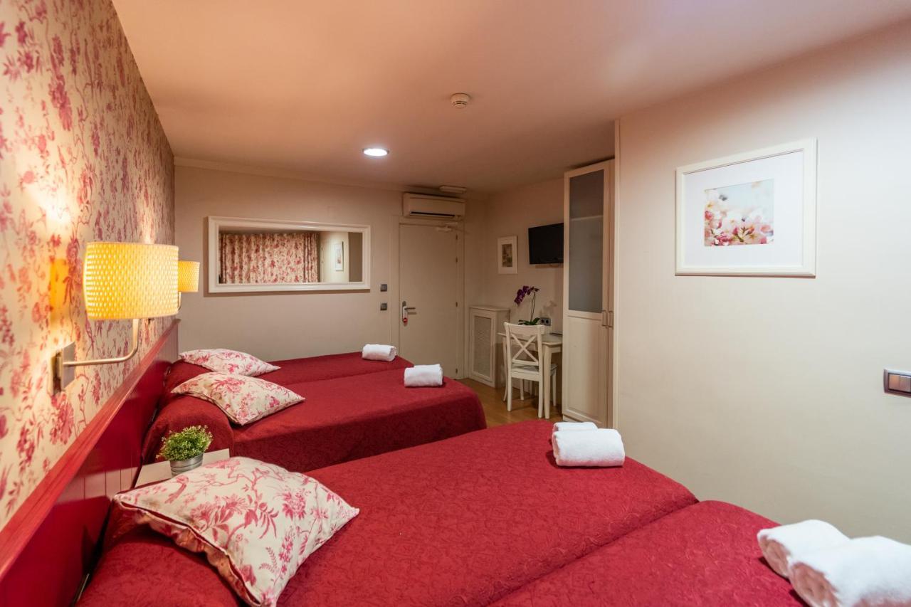 Hostal Matheu Madrid Buitenkant foto