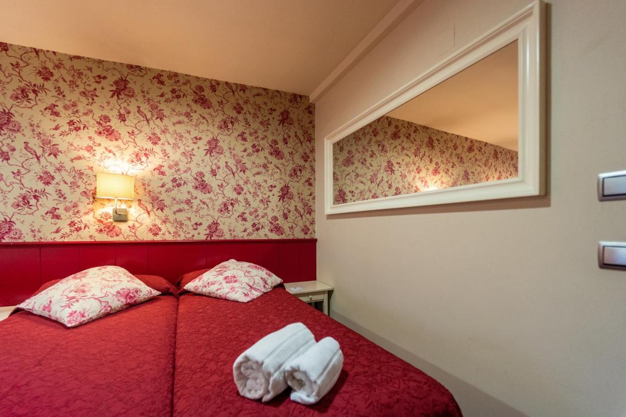 Hostal Matheu Madrid Buitenkant foto