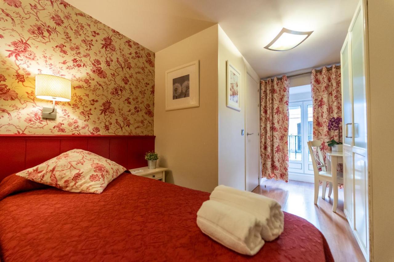 Hostal Matheu Madrid Buitenkant foto