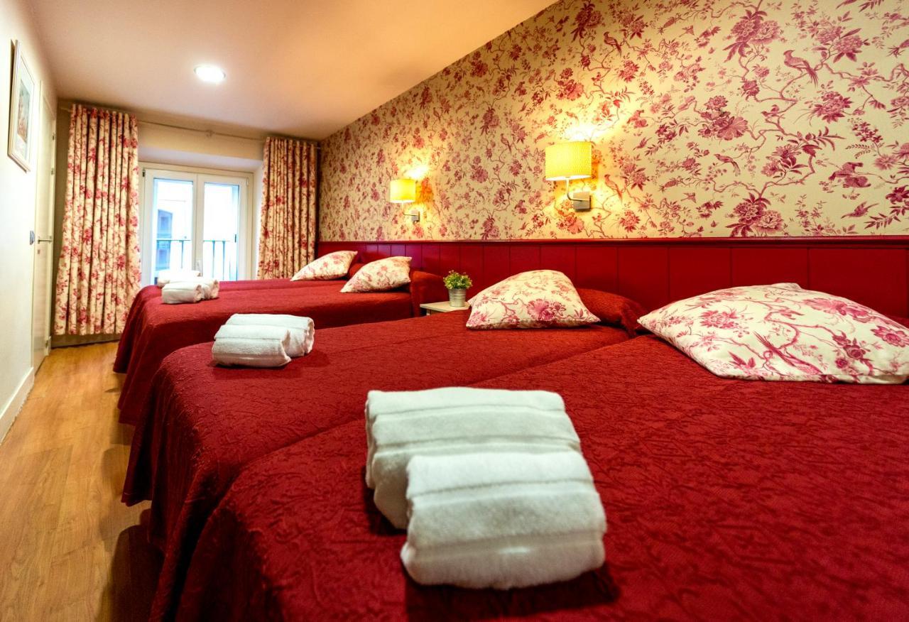 Hostal Matheu Madrid Buitenkant foto