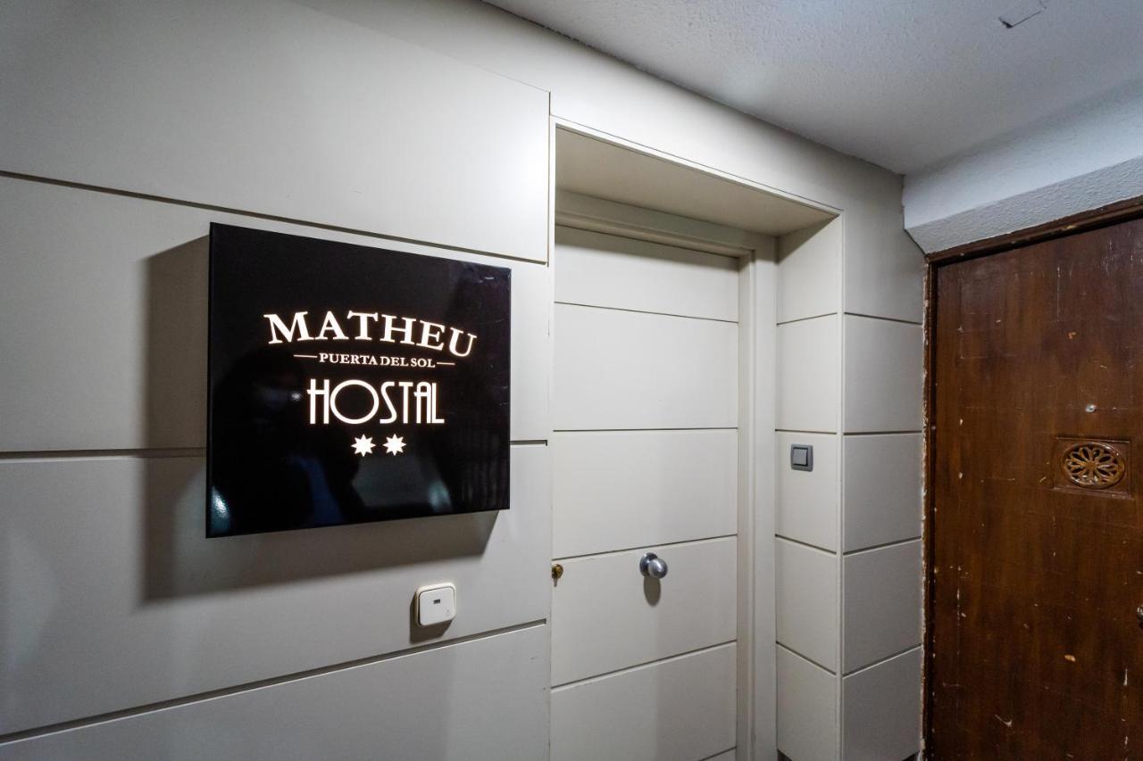 Hostal Matheu Madrid Buitenkant foto