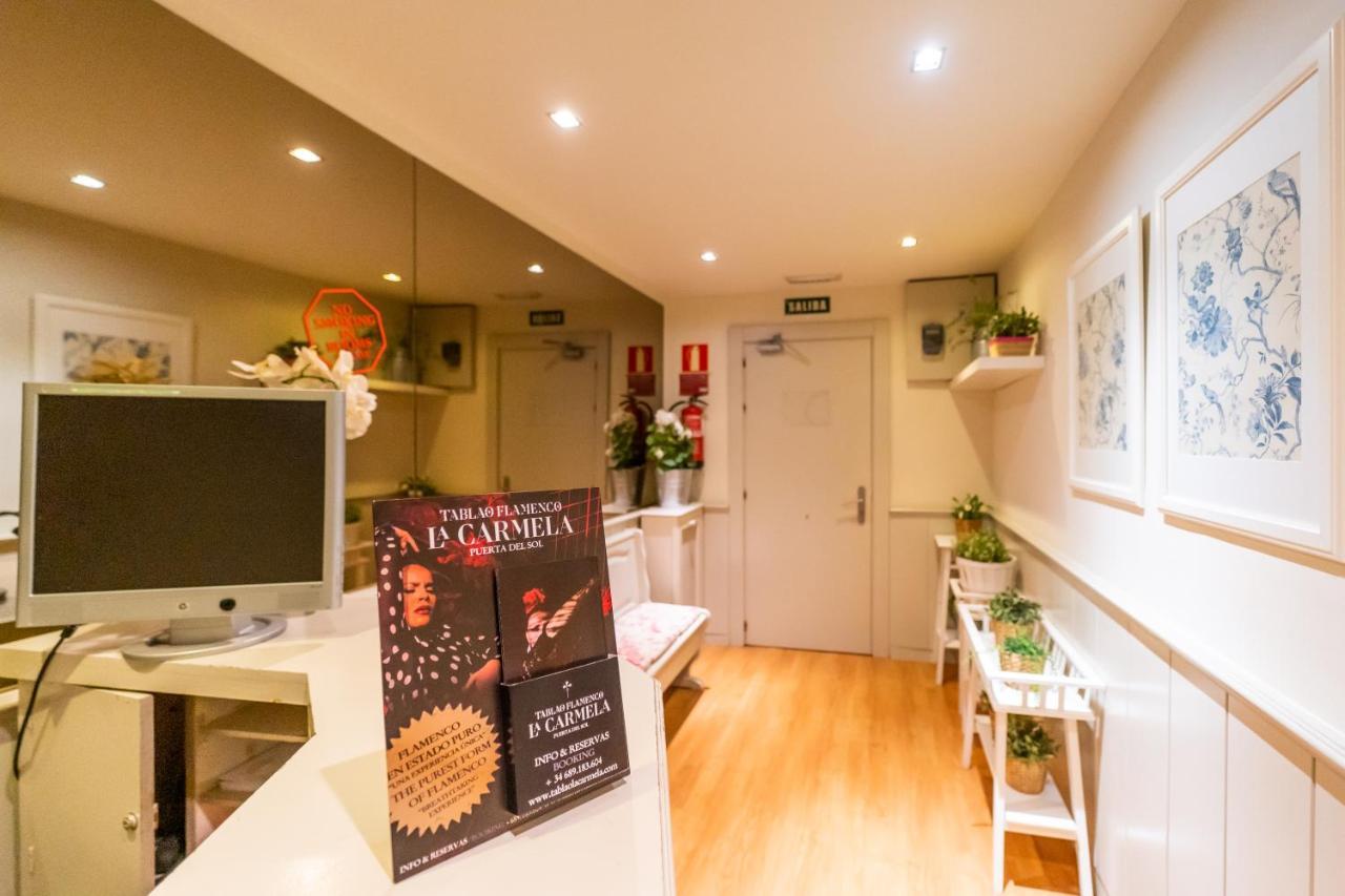 Hostal Matheu Madrid Buitenkant foto