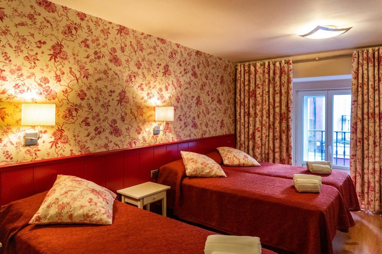 Hostal Matheu Madrid Buitenkant foto
