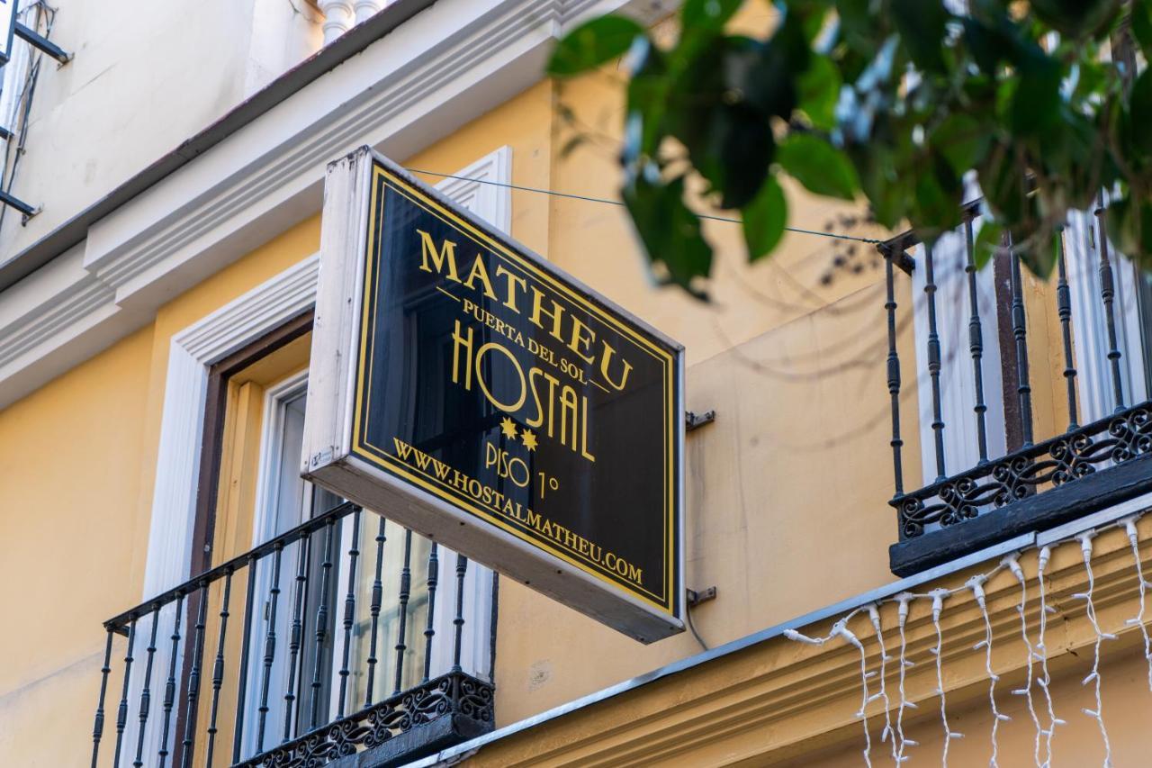 Hostal Matheu Madrid Buitenkant foto