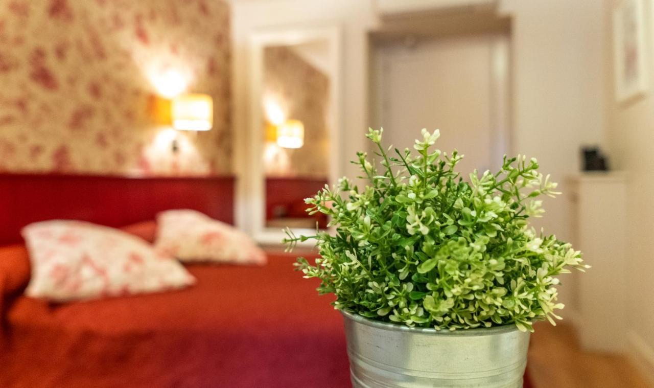 Hostal Matheu Madrid Buitenkant foto