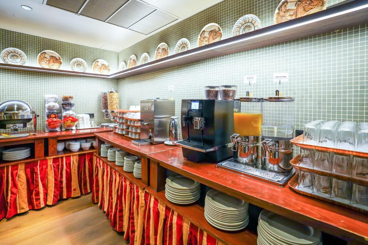Hostal Matheu Madrid Buitenkant foto