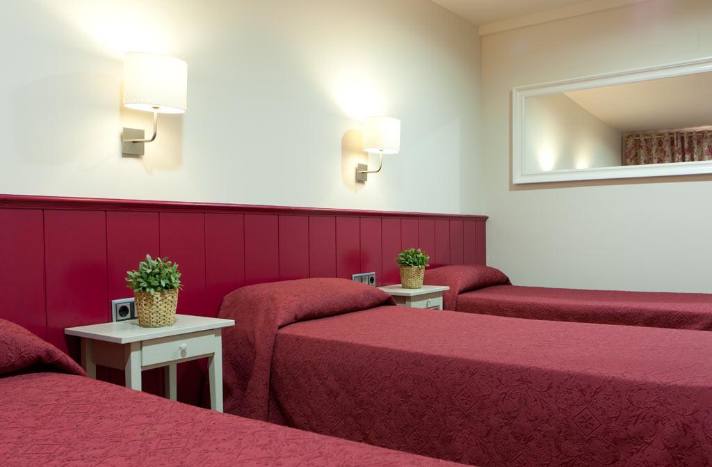 Hostal Matheu Madrid Buitenkant foto