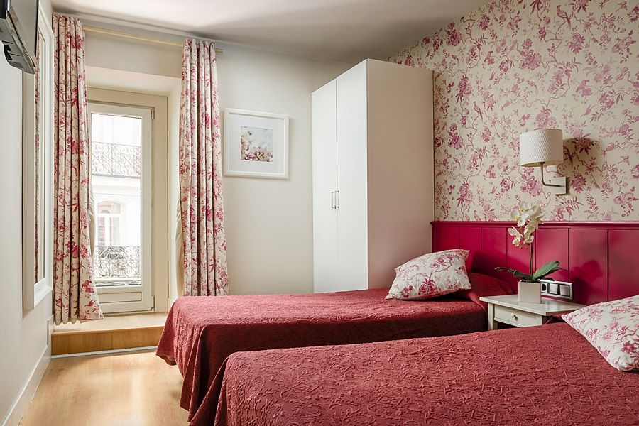 Hostal Matheu Madrid Buitenkant foto